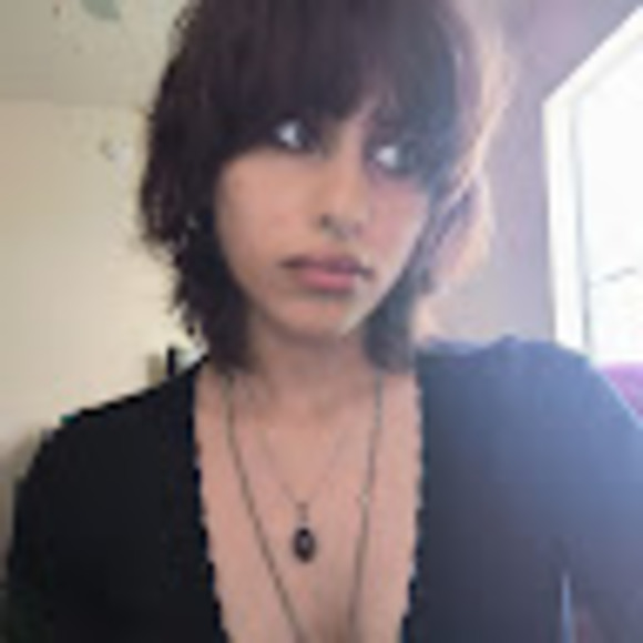 Meet your Posher, Santina - Picture 1 of 1